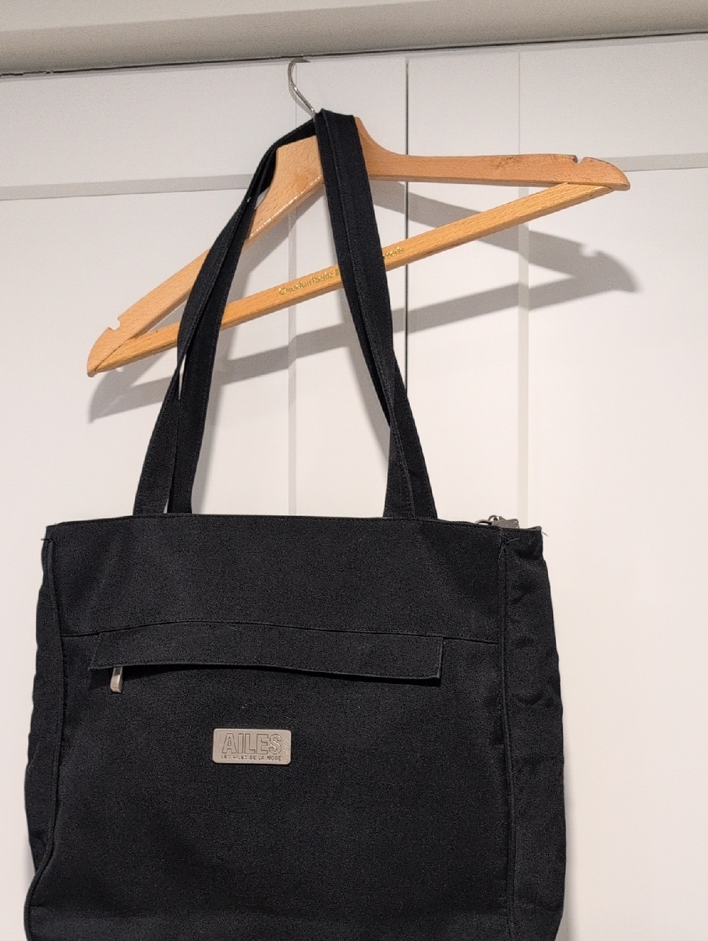 Vintage Black Tote Bag - Sleek Everyday Shoulder Bag. Ailes